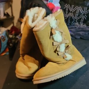 Koolaburra Tan Shearling Winter Boots